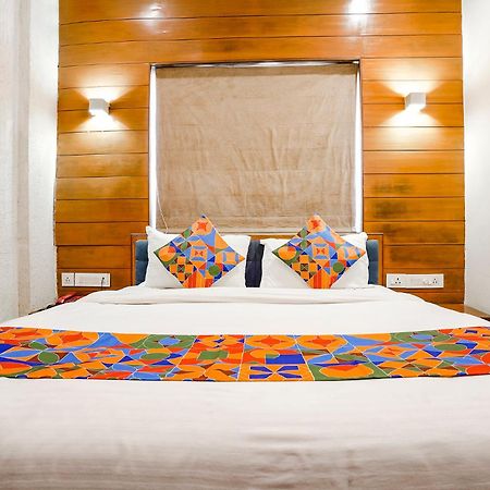 Fabhotel Kyra - Near Airport Road أحمد أباد المظهر الخارجي الصورة