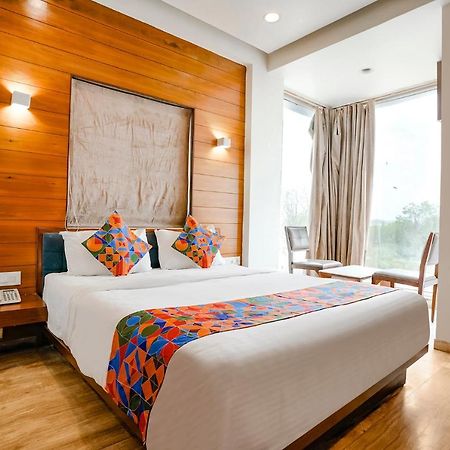 Fabhotel Kyra - Near Airport Road أحمد أباد المظهر الخارجي الصورة