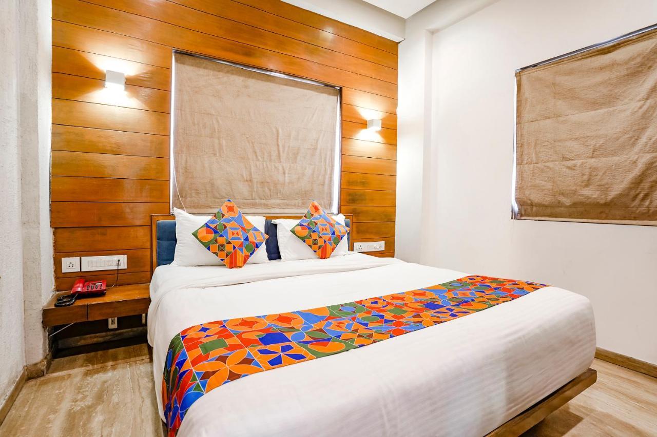 Fabhotel Kyra - Near Airport Road أحمد أباد المظهر الخارجي الصورة