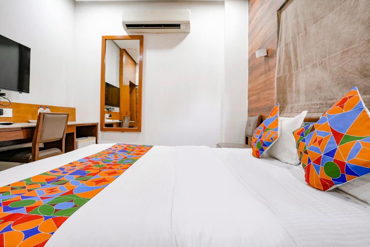 Fabhotel Kyra - Near Airport Road أحمد أباد المظهر الخارجي الصورة