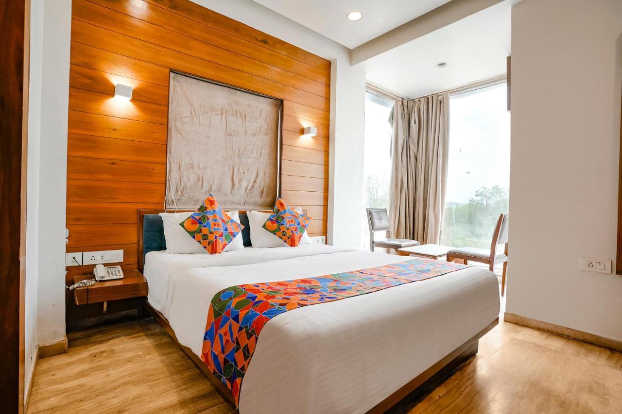 Fabhotel Kyra - Near Airport Road أحمد أباد المظهر الخارجي الصورة