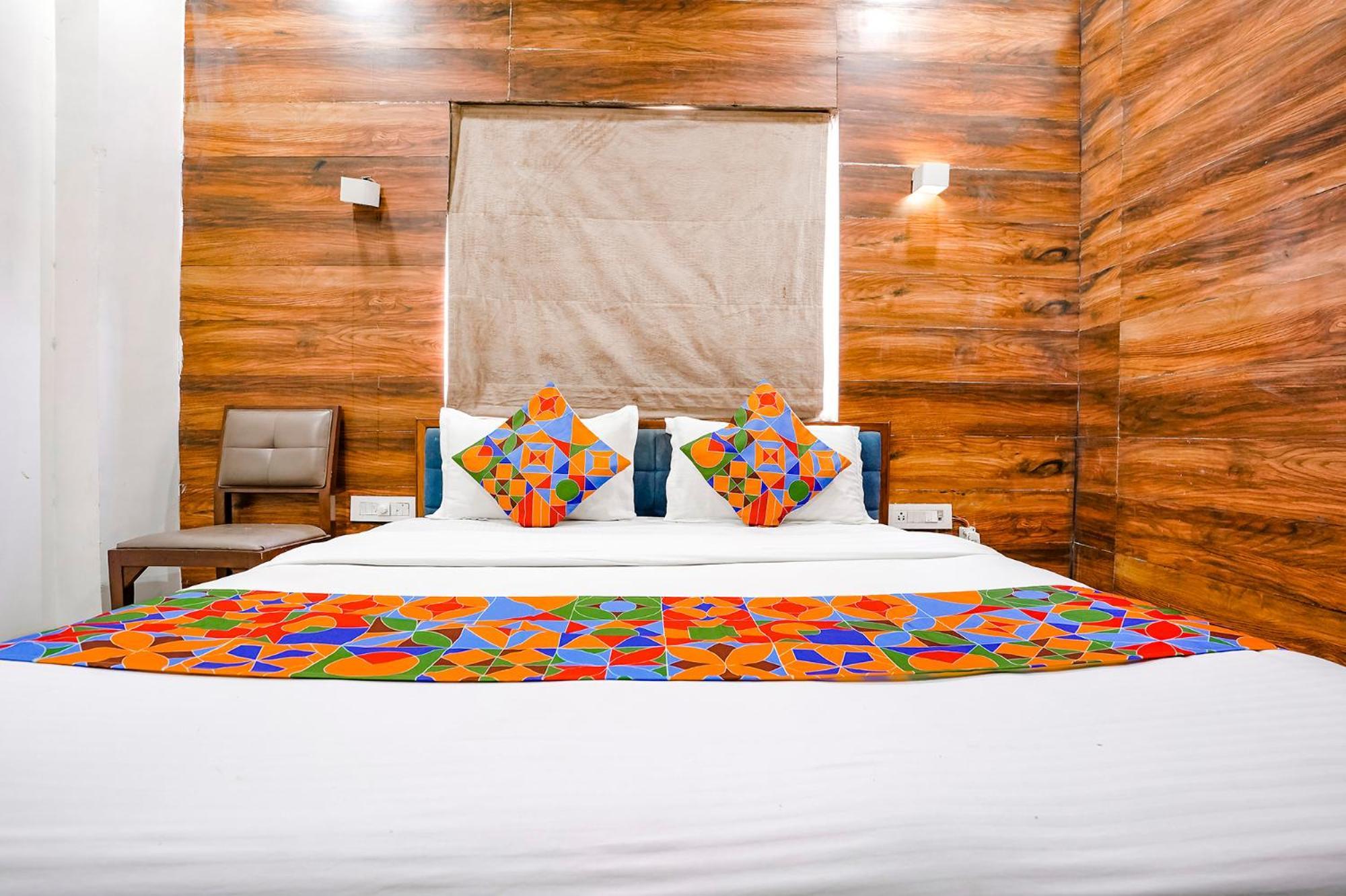 Fabhotel Kyra - Near Airport Road أحمد أباد المظهر الخارجي الصورة