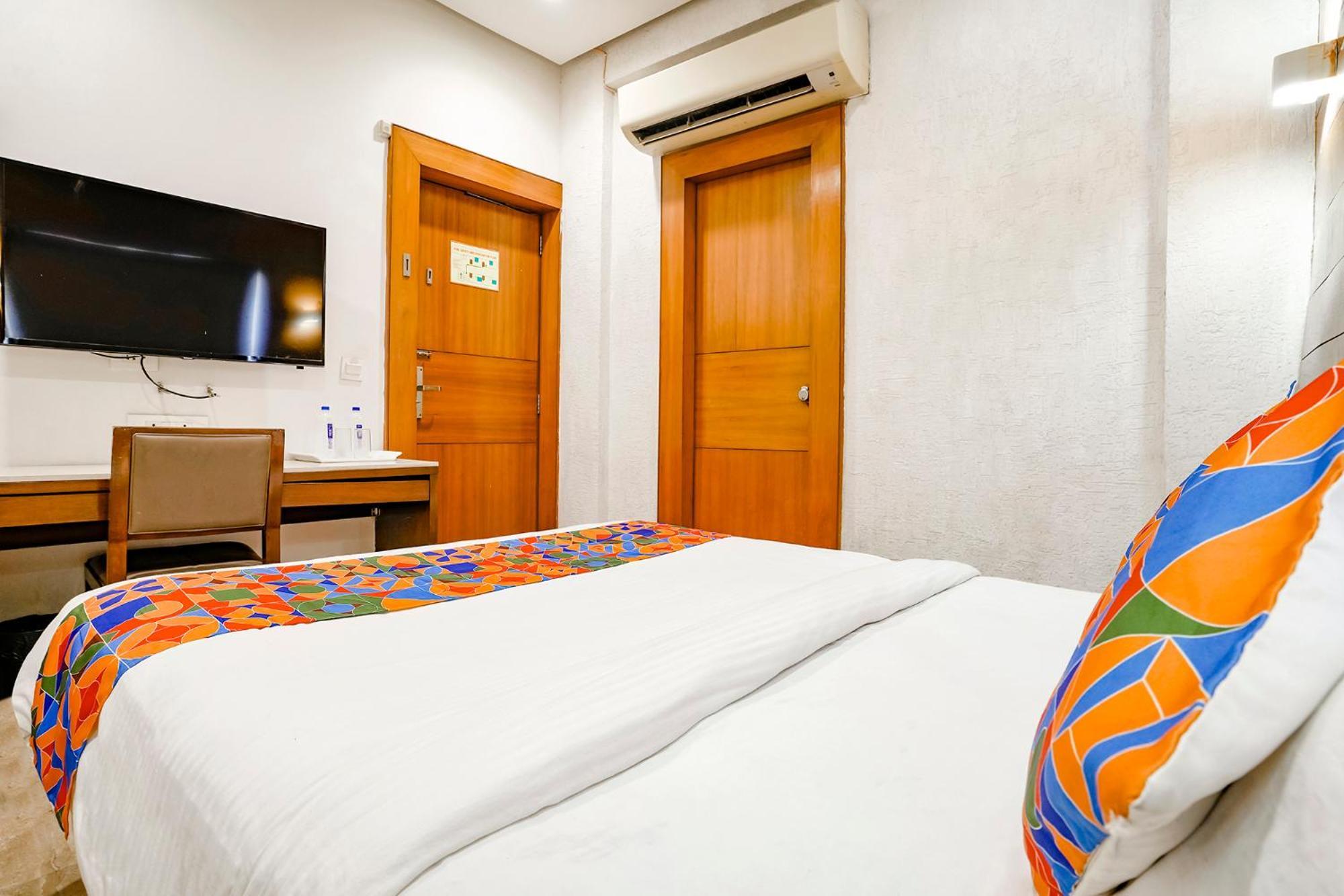 Fabhotel Kyra - Near Airport Road أحمد أباد المظهر الخارجي الصورة