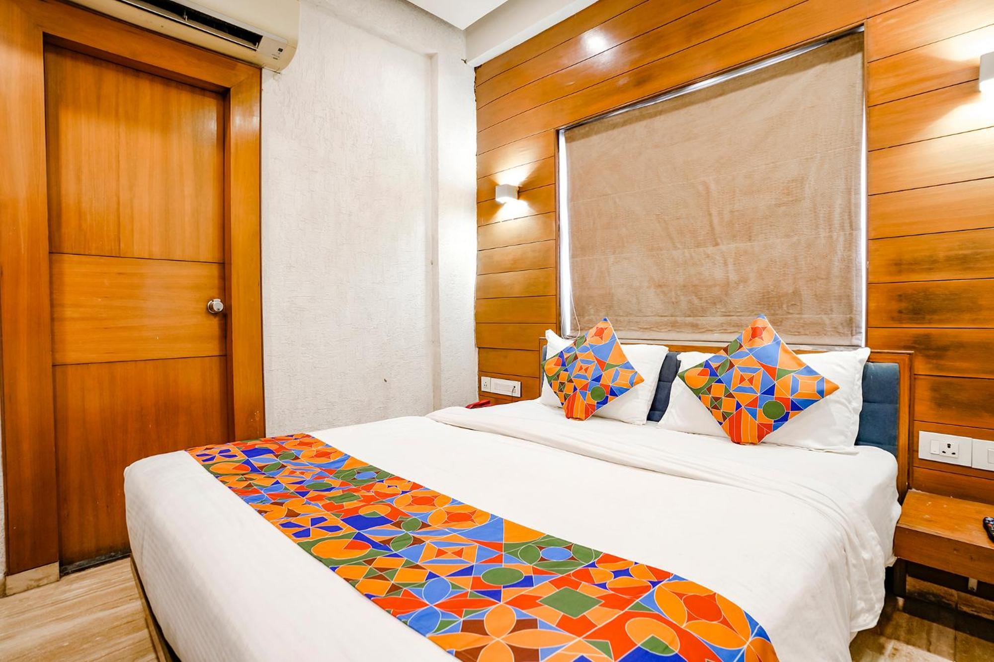 Fabhotel Kyra - Near Airport Road أحمد أباد المظهر الخارجي الصورة
