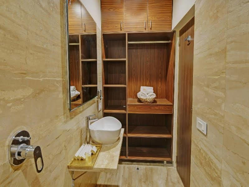 Fabhotel Kyra - Near Airport Road أحمد أباد المظهر الخارجي الصورة