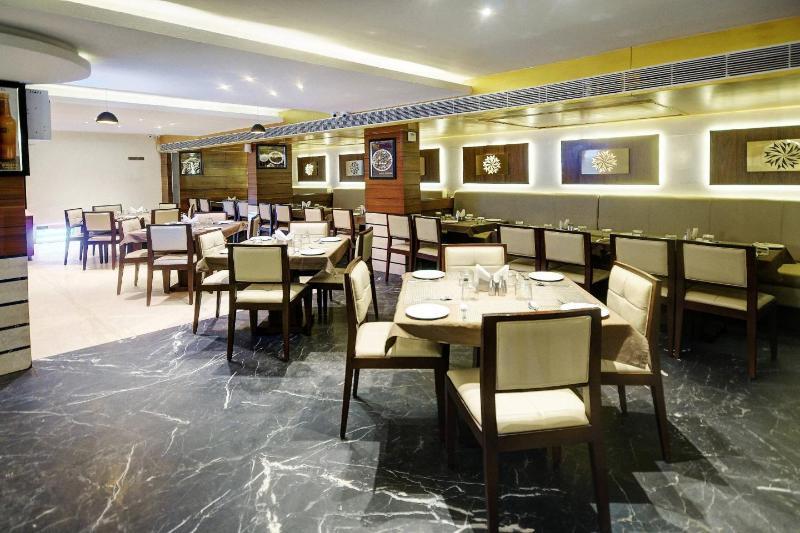Fabhotel Kyra - Near Airport Road أحمد أباد المظهر الخارجي الصورة