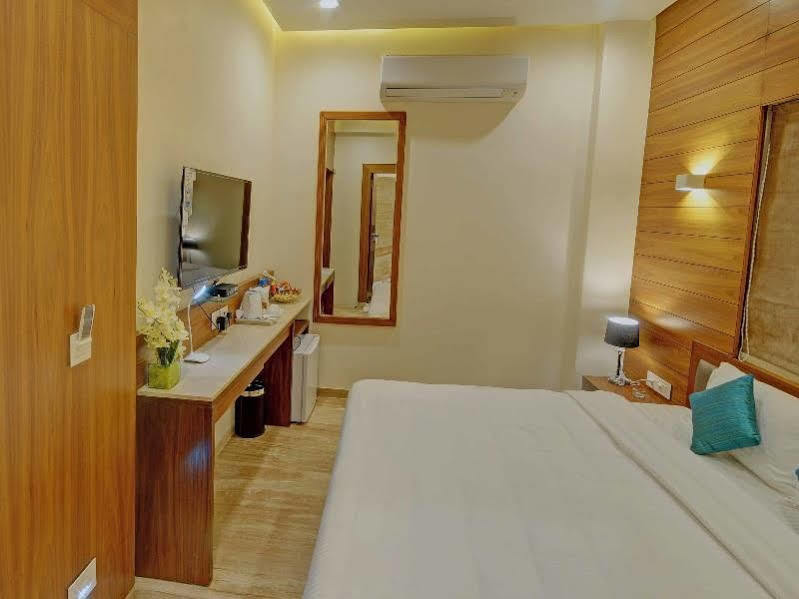 Fabhotel Kyra - Near Airport Road أحمد أباد المظهر الخارجي الصورة